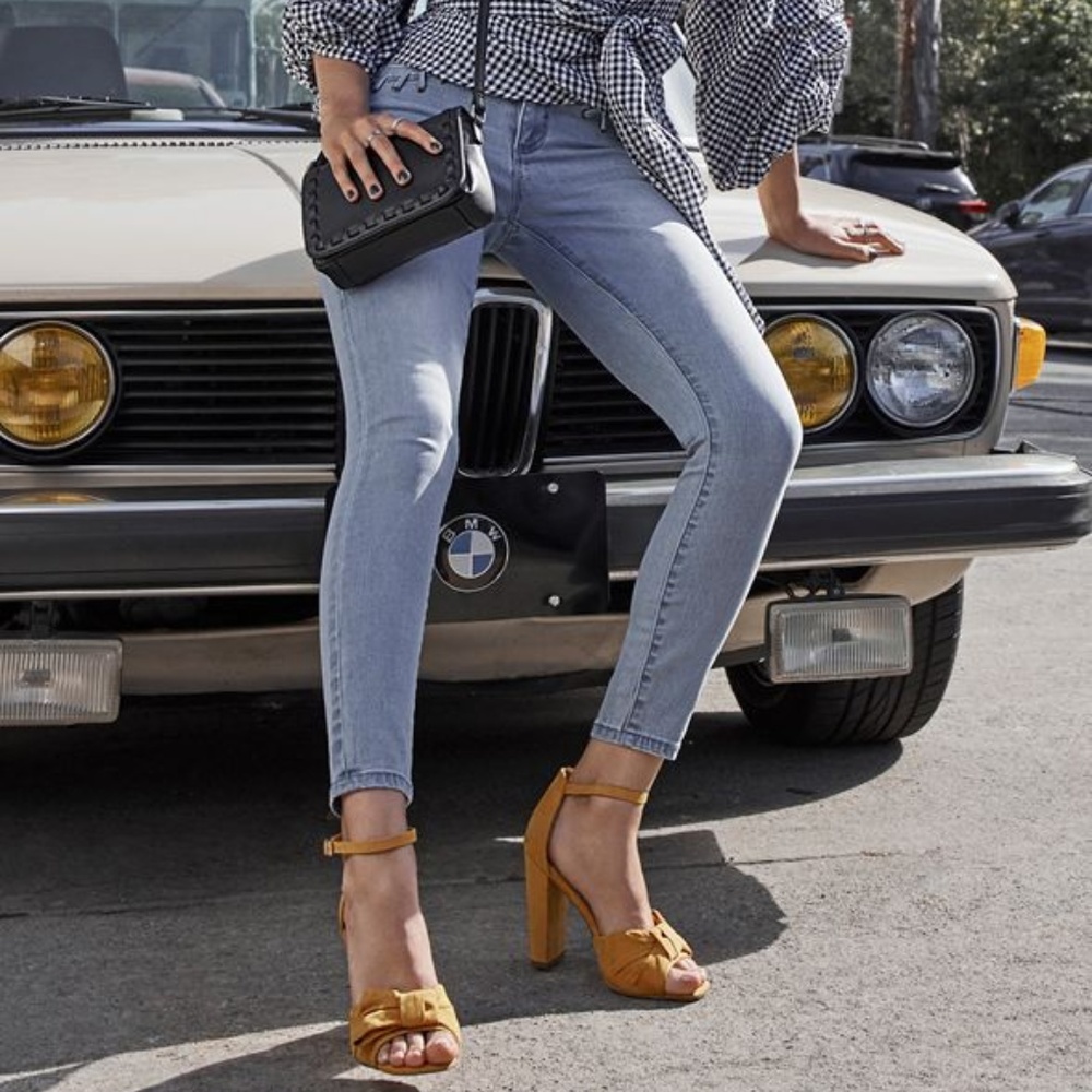 NWT Mid Rise Skinny Jeans